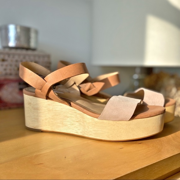 Sling back Wooden Sandal (barely worn, not my style, but very comfy and cute ) - Picture 5 of 7
